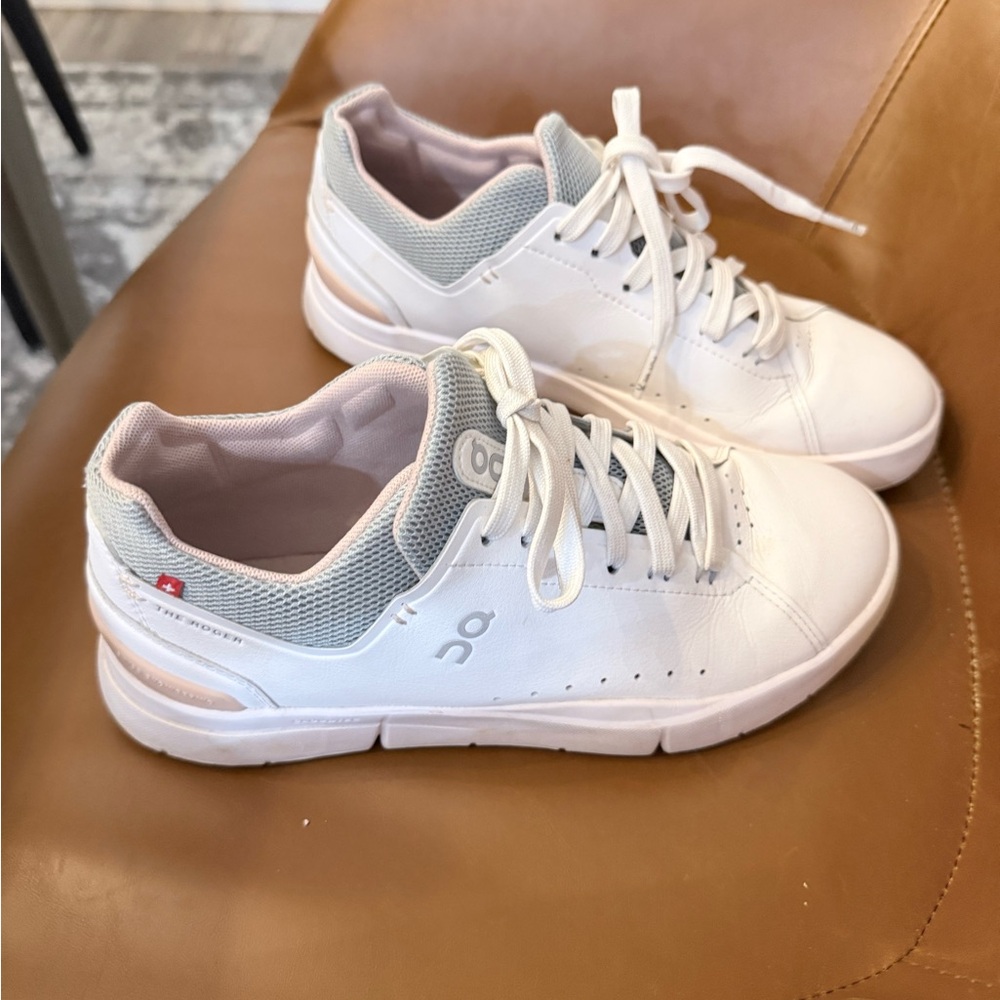 On cloud the roger shoes